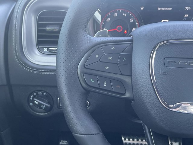 Vehicle image 17 of 39