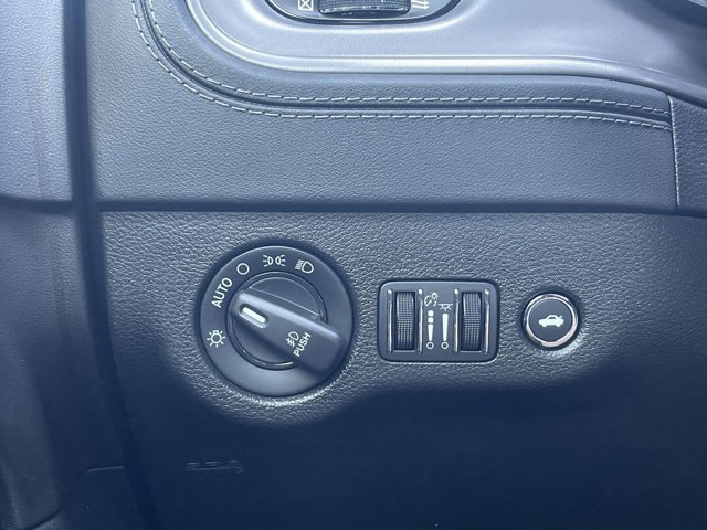 Vehicle image 21 of 39