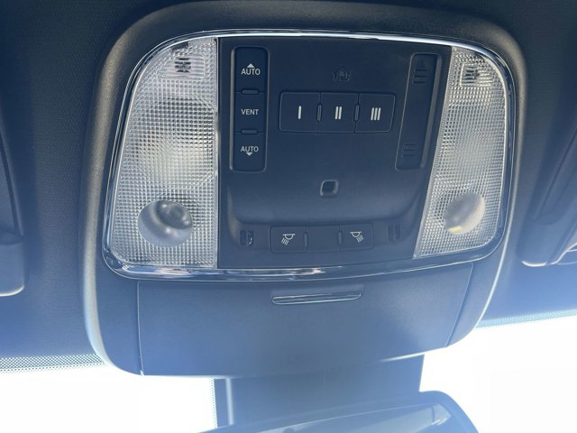 Vehicle image 31 of 39