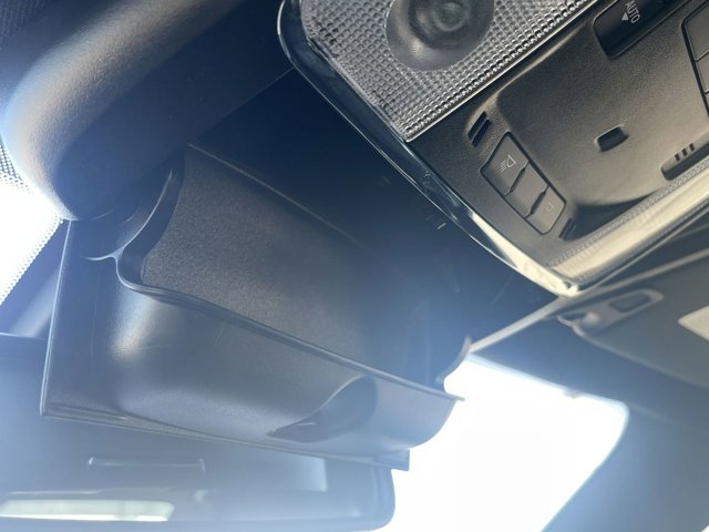 Vehicle image 32 of 39