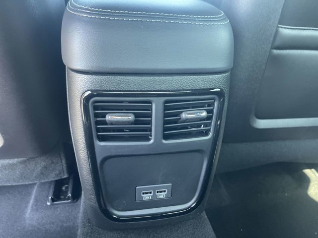 Vehicle image 37 of 39