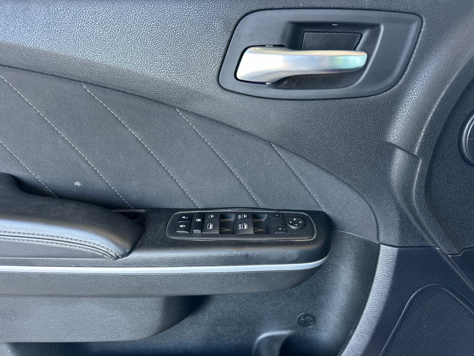 Vehicle image 19 of 27