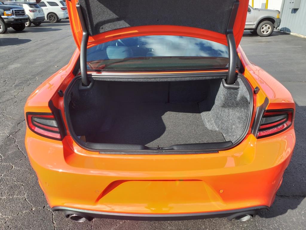 Vehicle image 29 of 32