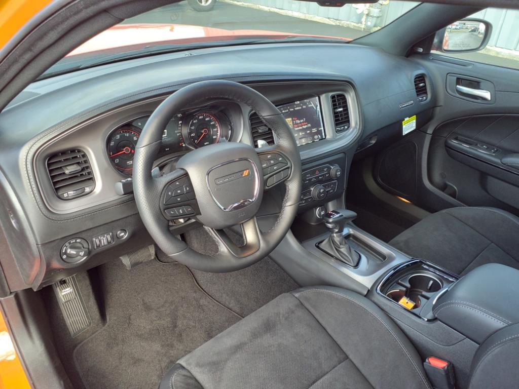 Vehicle image 11 of 32