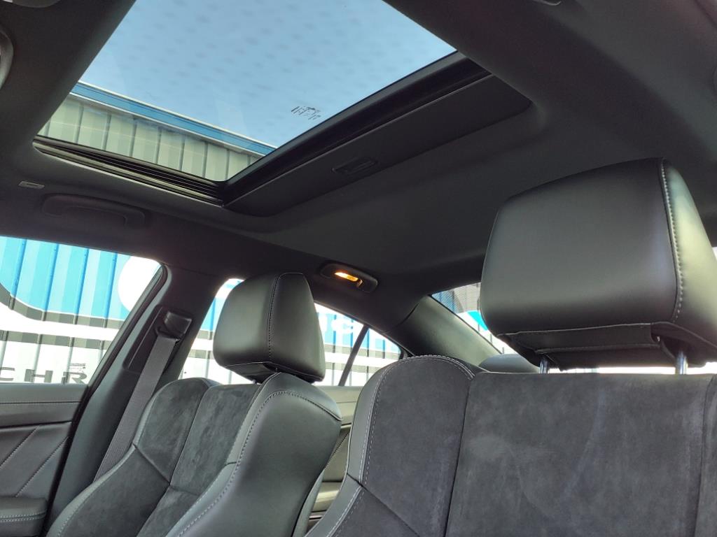Vehicle image 12 of 32