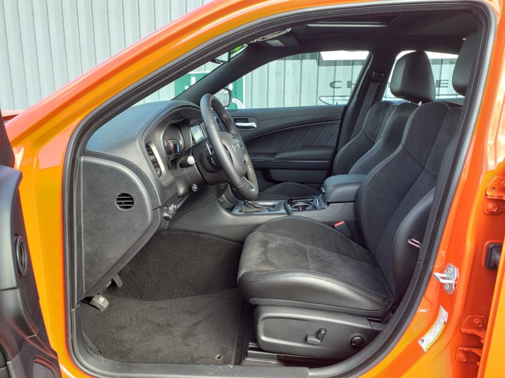 Vehicle image 10 of 32