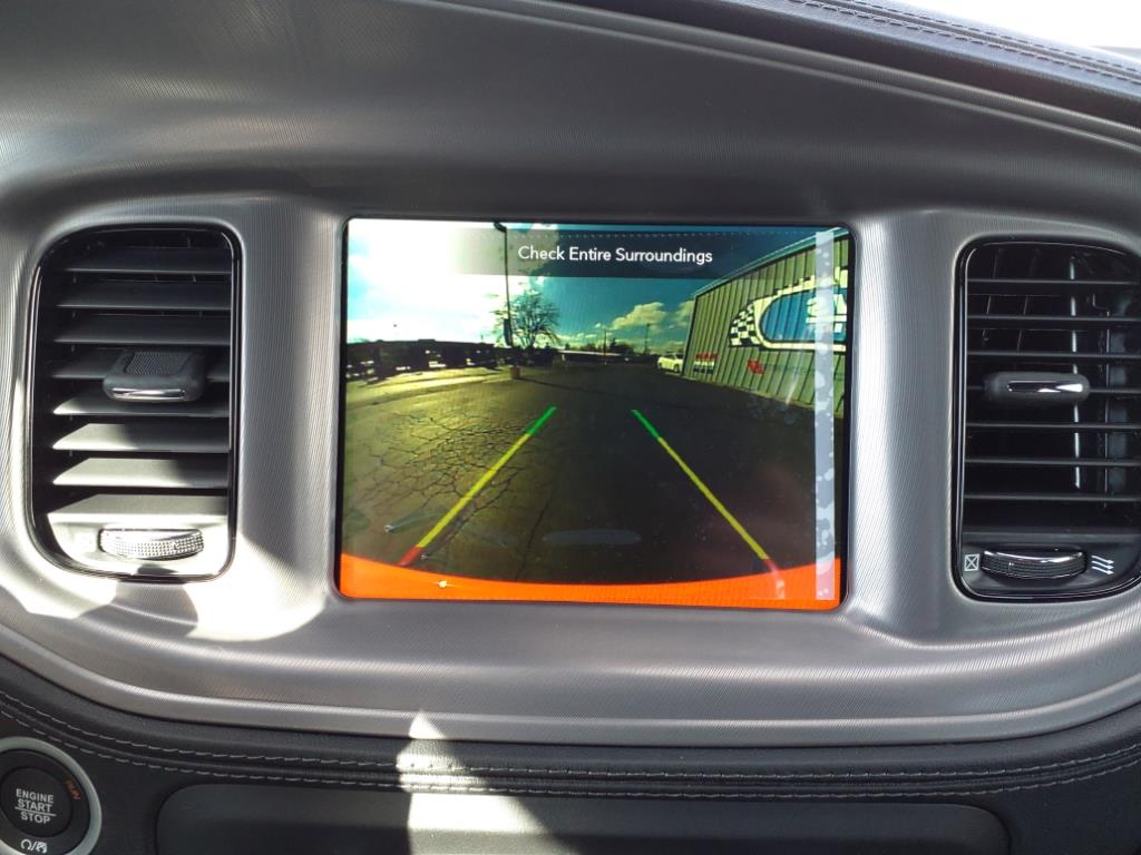 Vehicle image 21 of 32