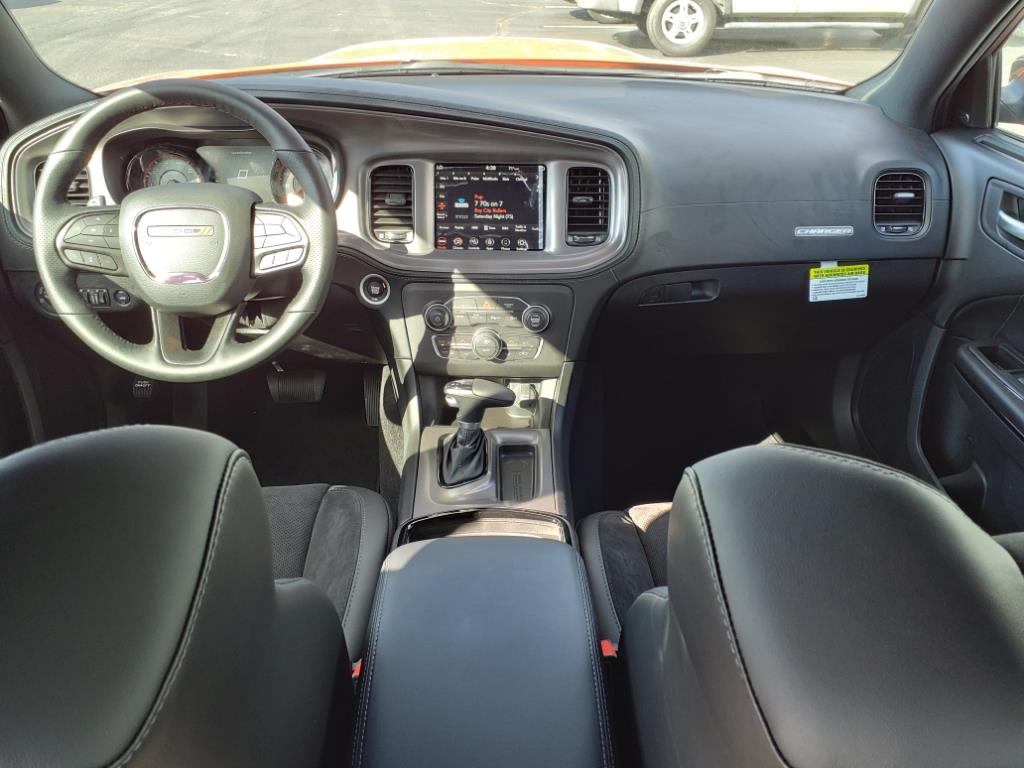 Vehicle image 27 of 32