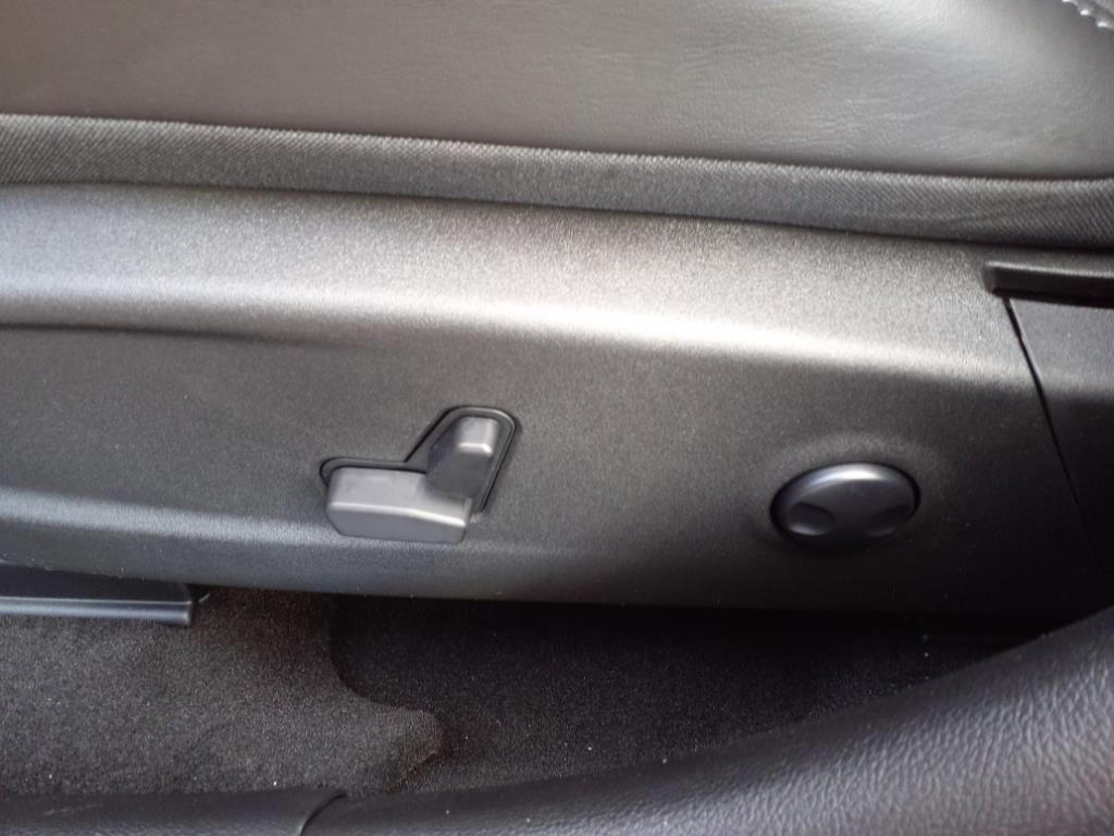 Vehicle image 13 of 32