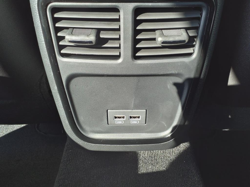 Vehicle image 28 of 32