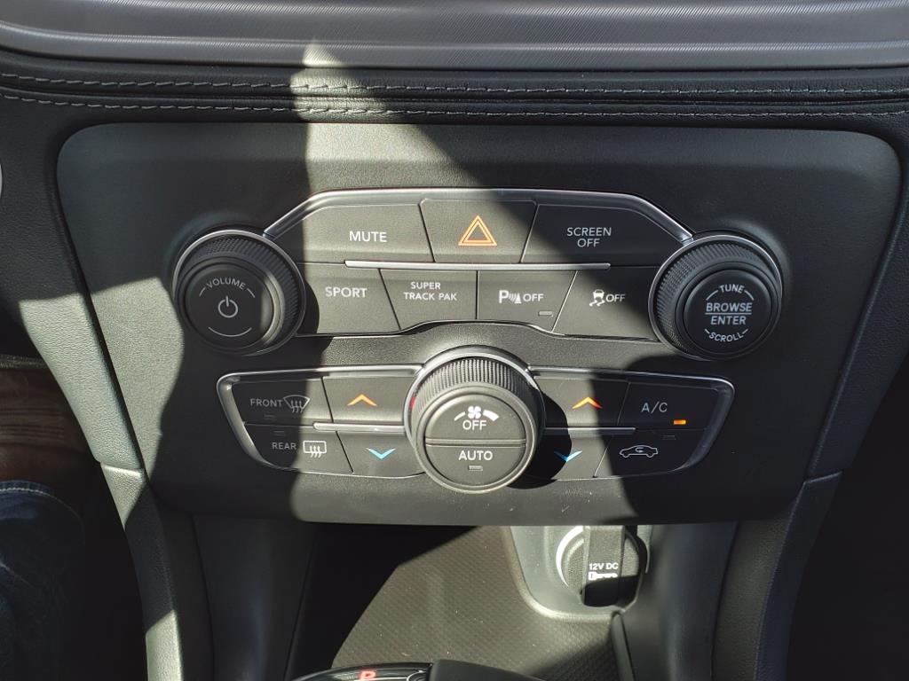 Vehicle image 22 of 32