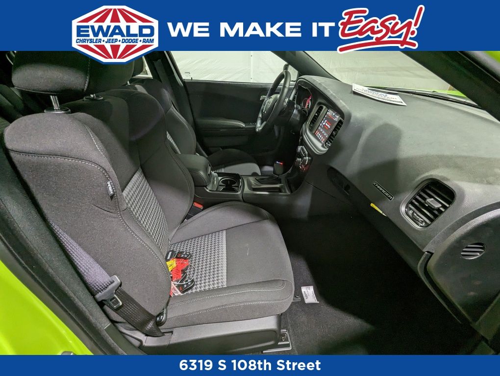 Vehicle image 15 of 28