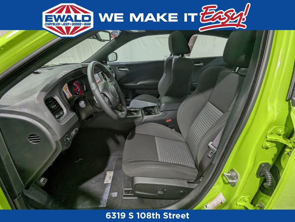 Vehicle image 10 of 28