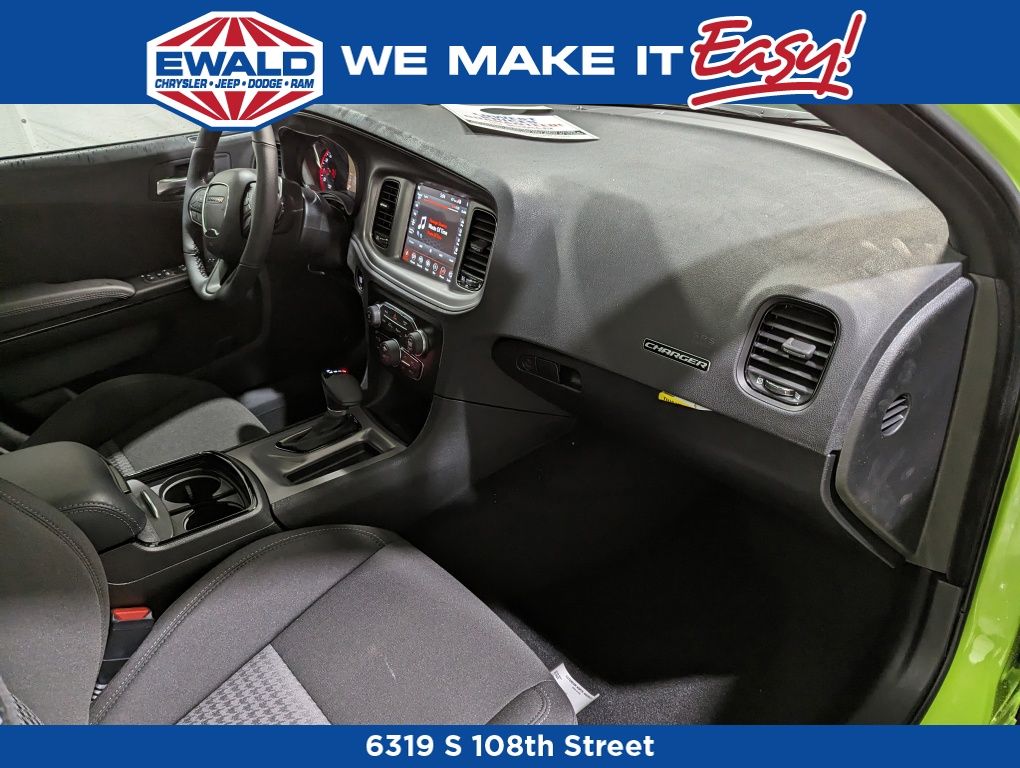 Vehicle image 16 of 28
