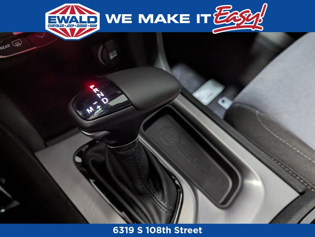 Vehicle image 22 of 28