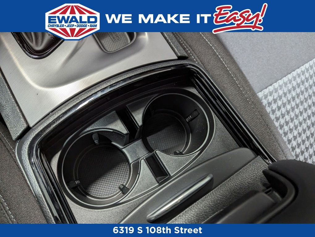 Vehicle image 24 of 28