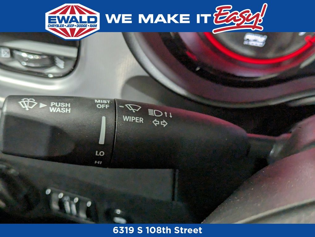 Vehicle image 18 of 28