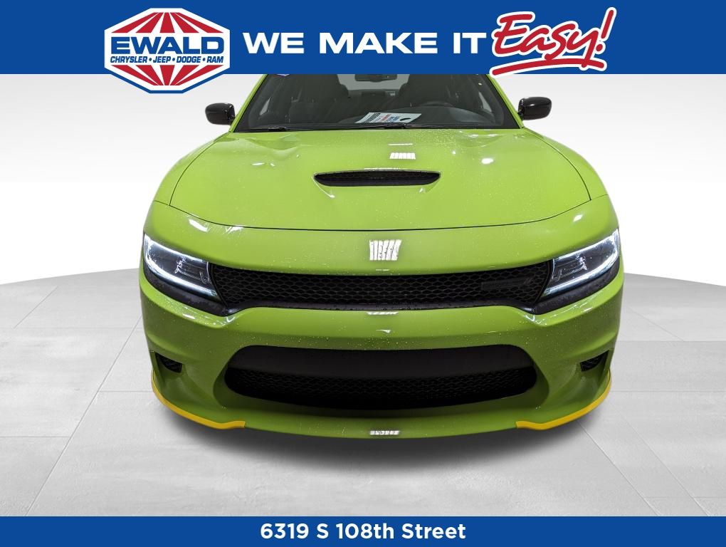 Vehicle image 3 of 28