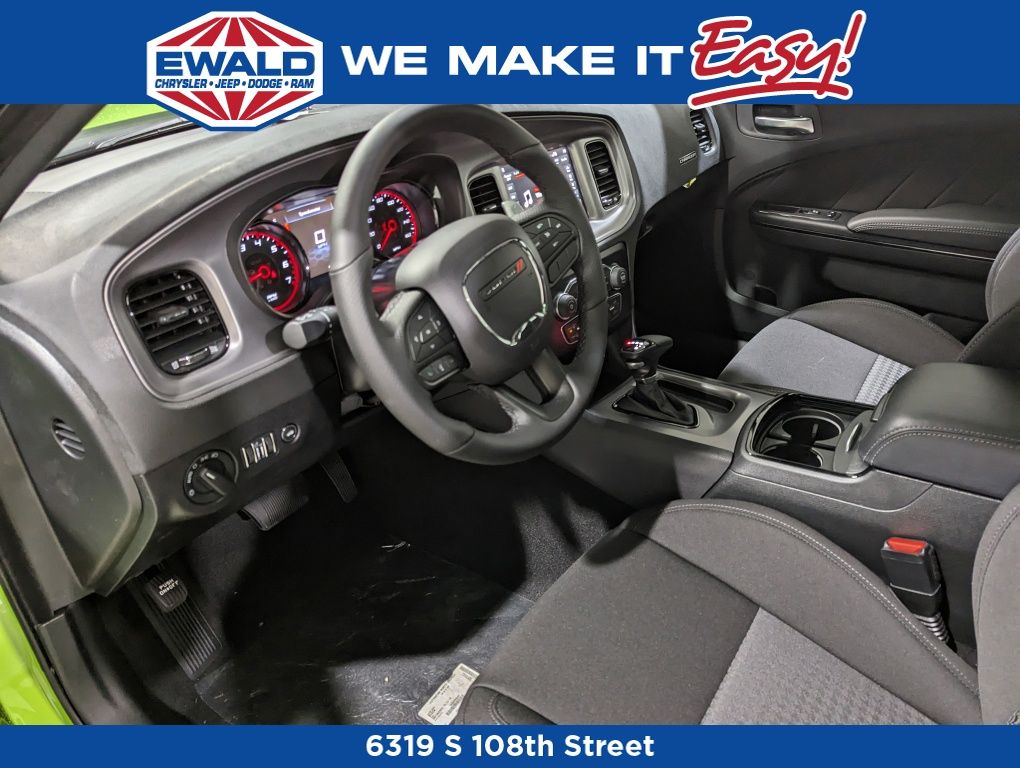 Vehicle image 11 of 28