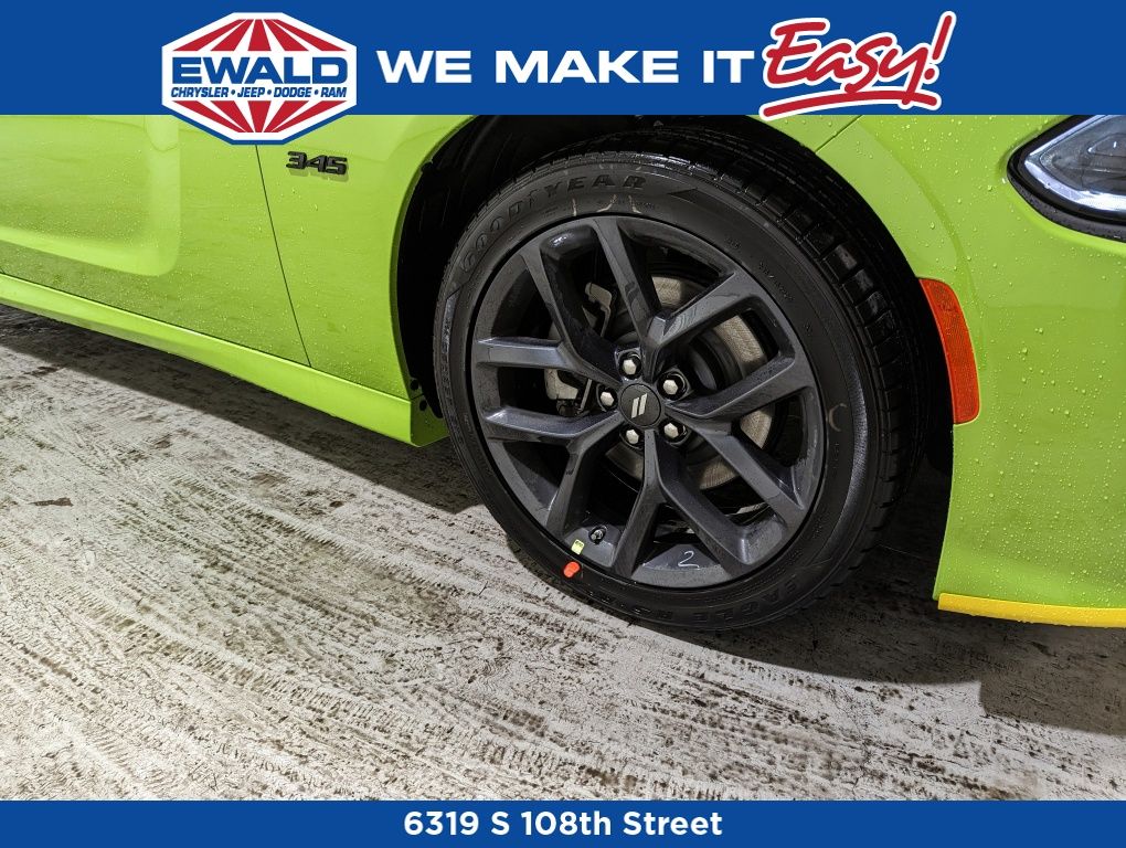 Vehicle image 9 of 28