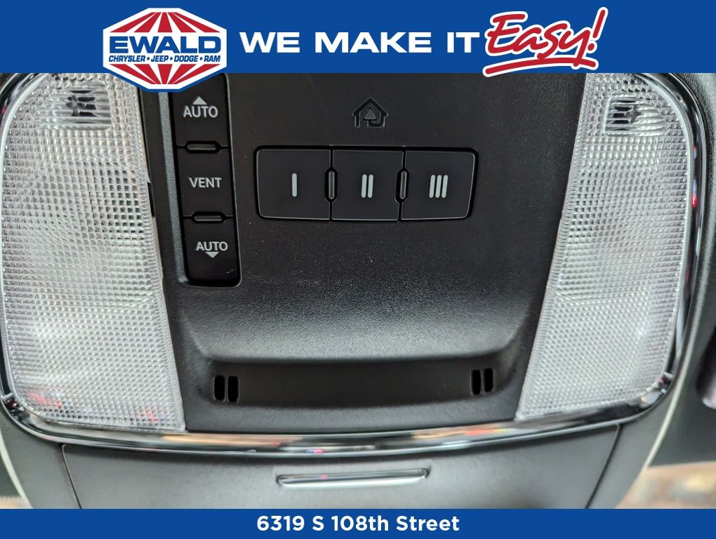 Vehicle image 25 of 28