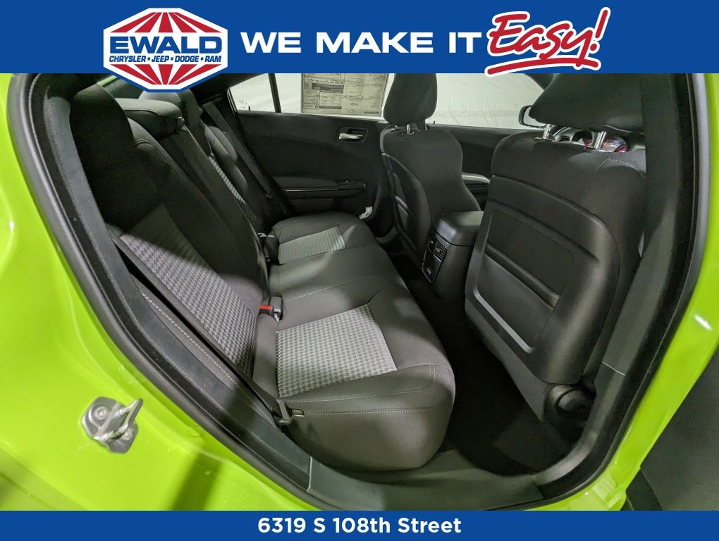 Vehicle image 14 of 28