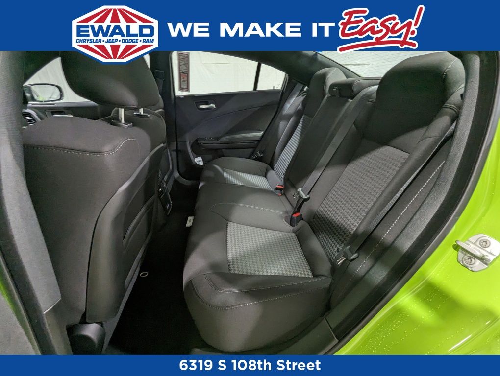 Vehicle image 13 of 28