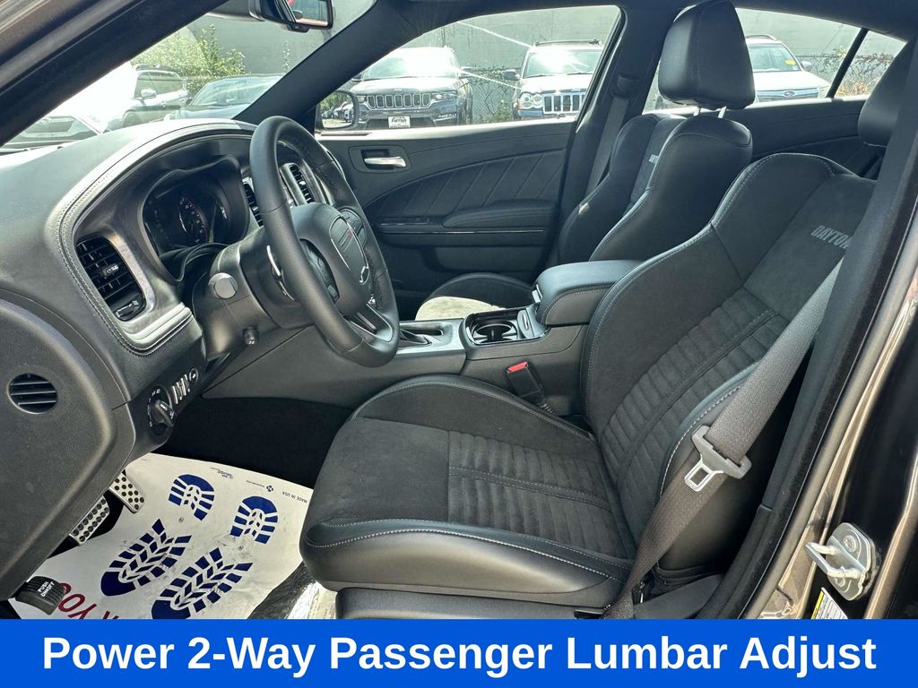 Vehicle image 14 of 18