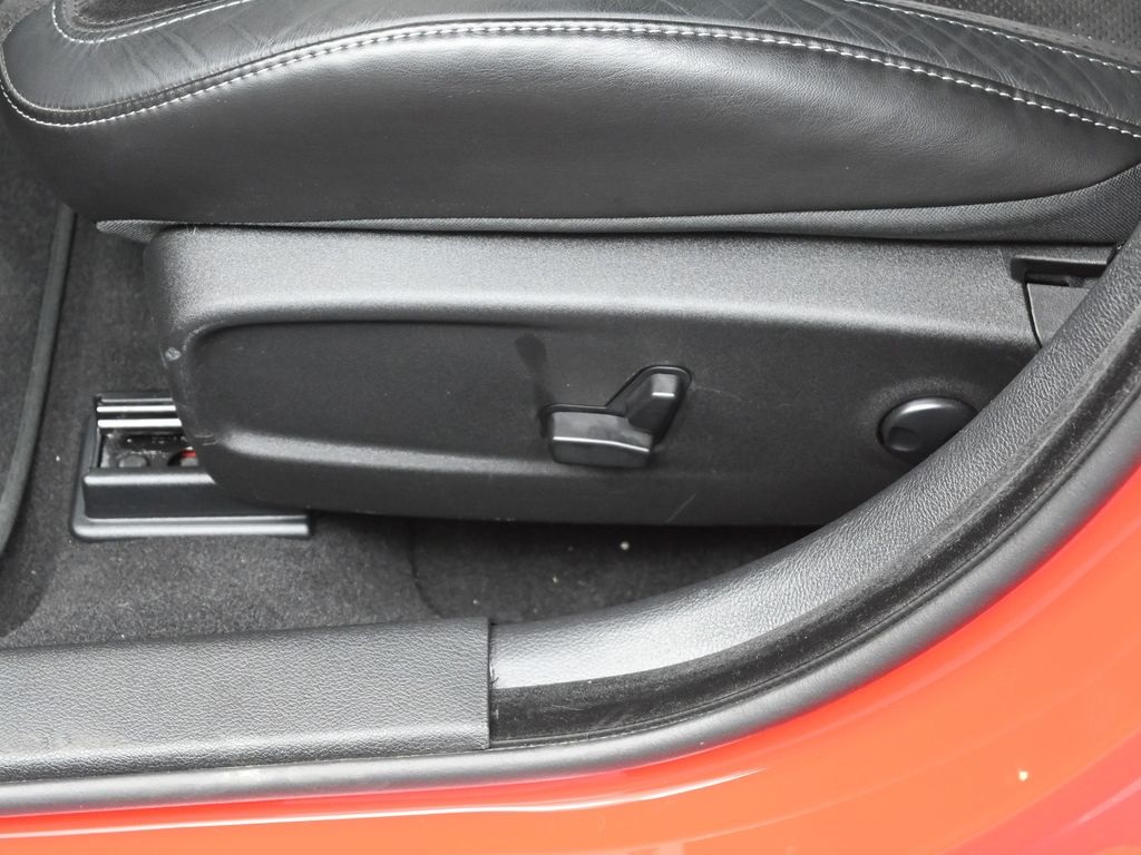 Vehicle image 33 of 60