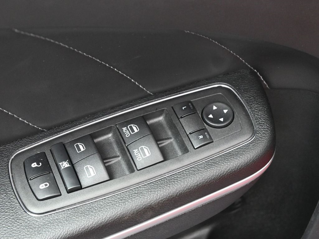 Vehicle image 35 of 60
