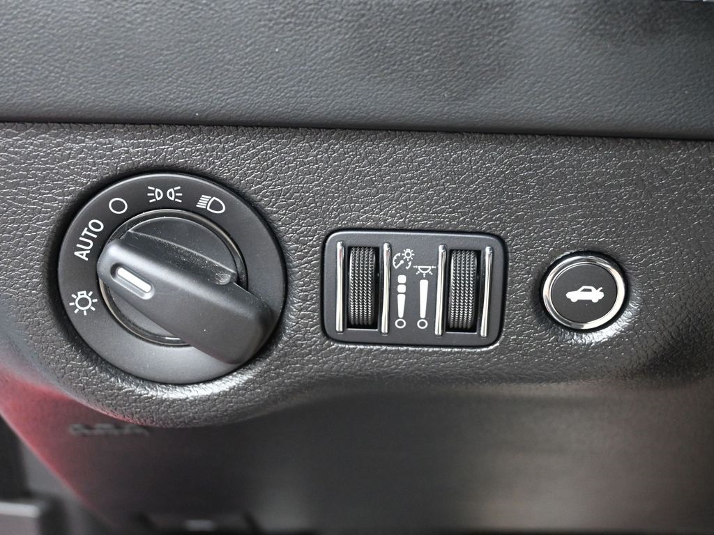 Vehicle image 37 of 60