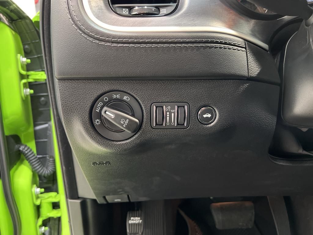 Vehicle image 18 of 41