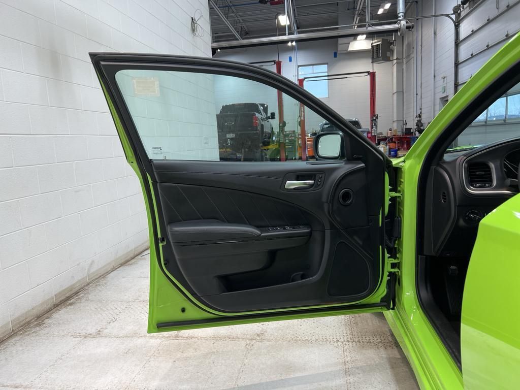Vehicle image 14 of 41