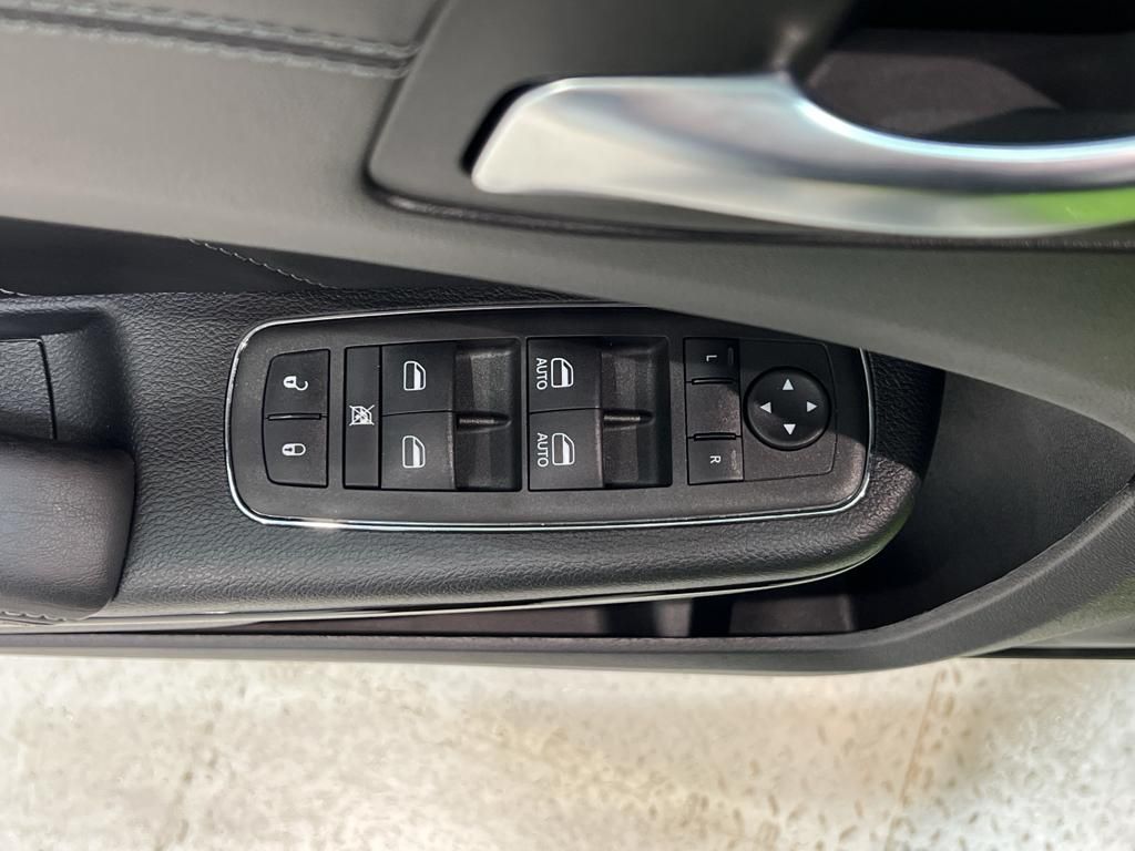 Vehicle image 15 of 41
