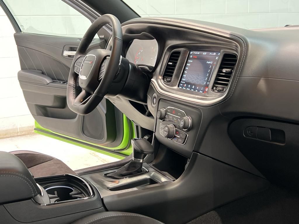 Vehicle image 32 of 41