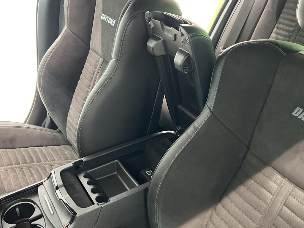 Vehicle image 21 of 41