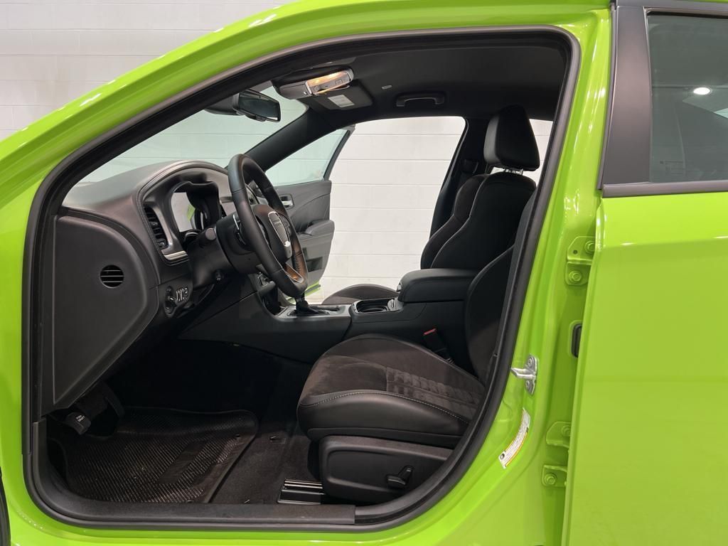 Vehicle image 17 of 41