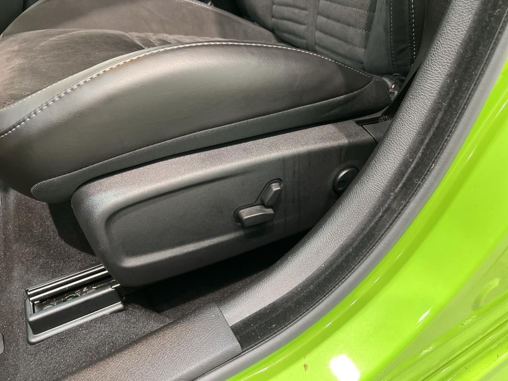 Vehicle image 19 of 41