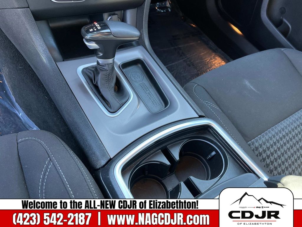 Vehicle image 27 of 31