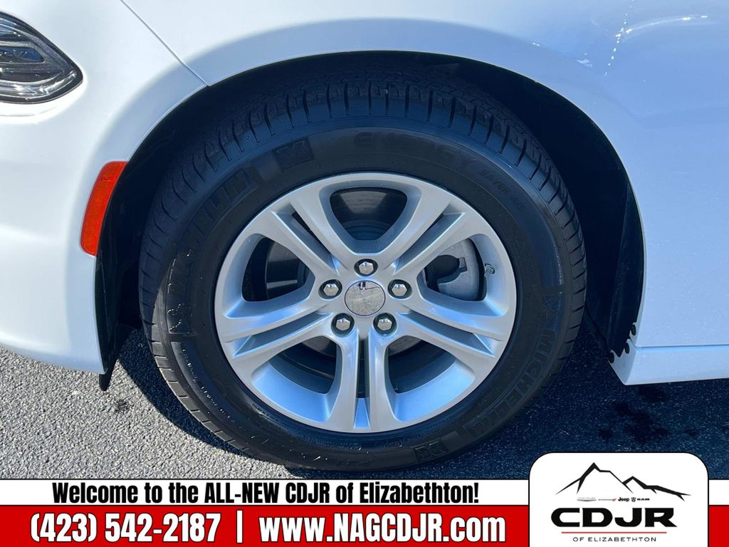 Vehicle image 11 of 31