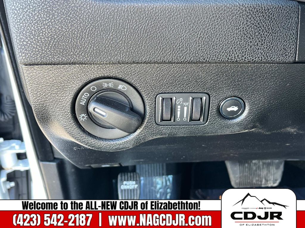 Vehicle image 23 of 31