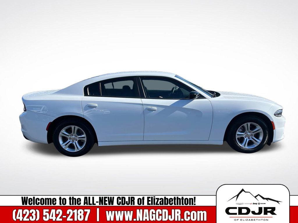 Vehicle image 4 of 31