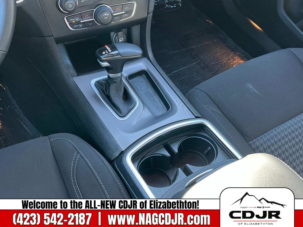Vehicle image 14 of 31