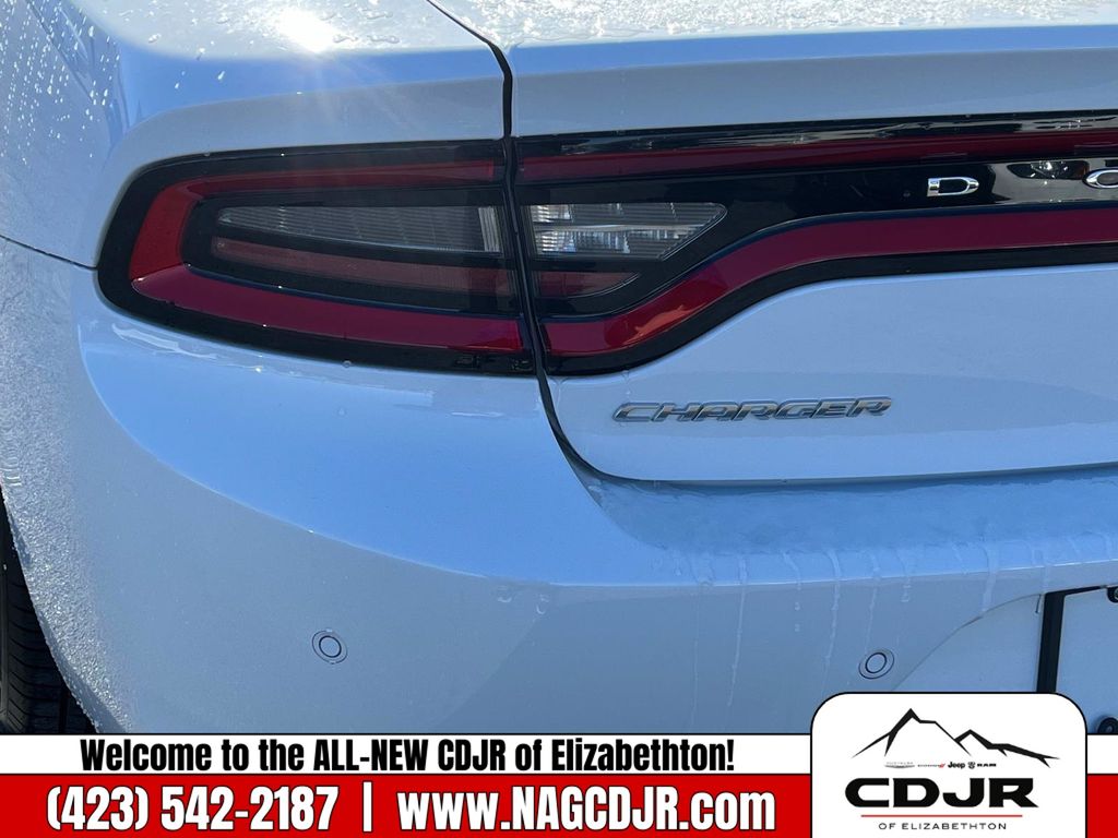 Vehicle image 9 of 31