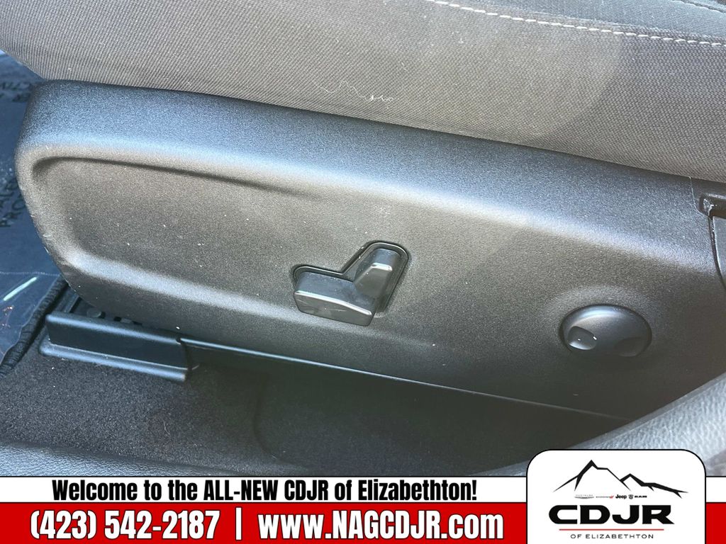 Vehicle image 22 of 31