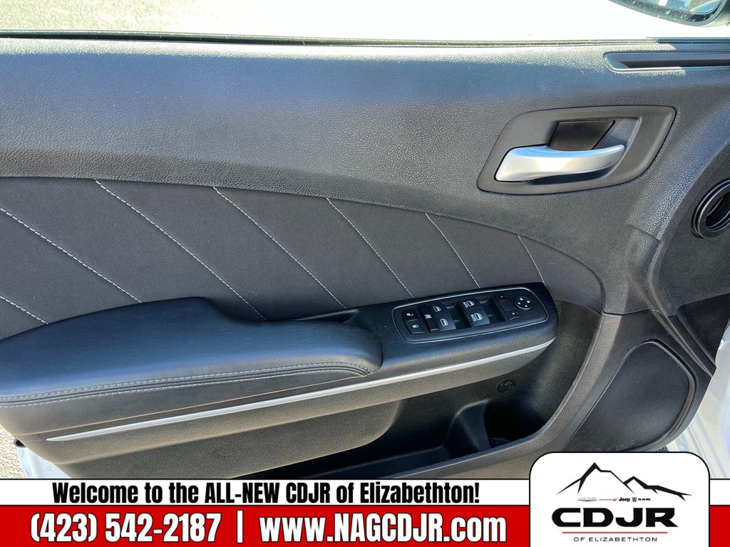 Vehicle image 19 of 31