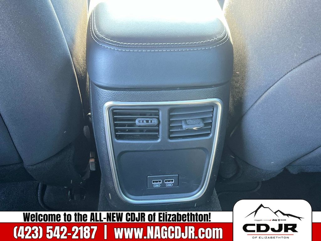 Vehicle image 16 of 31