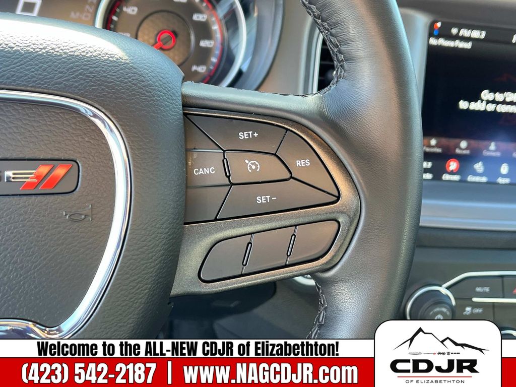 Vehicle image 25 of 31
