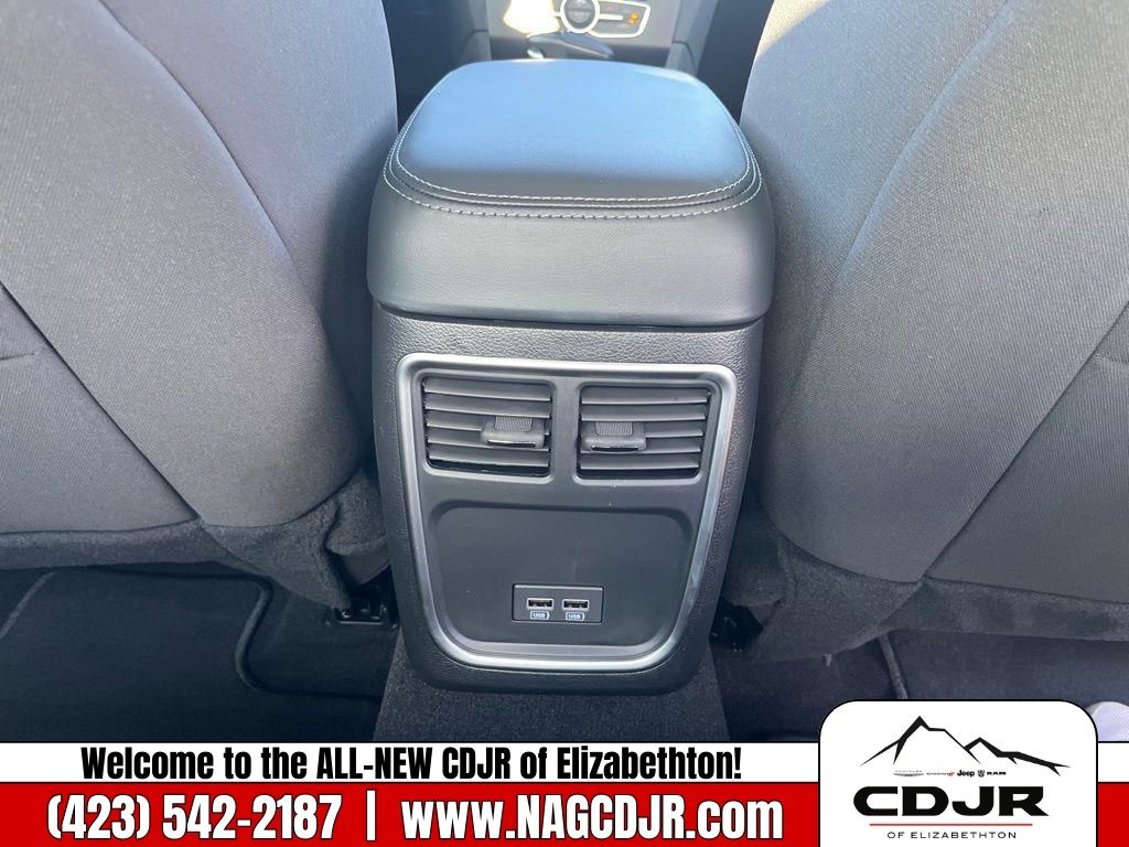 Vehicle image 17 of 30