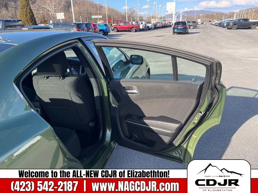 Vehicle image 14 of 30